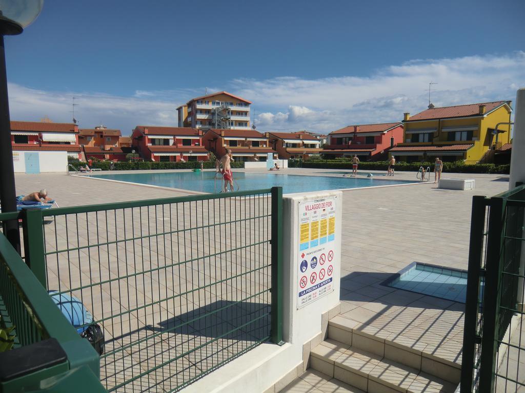 Residence Villaggio Dei Fiori Con Piscina E Posto Spiaggia Incluso 卡奥莱 客房 照片
