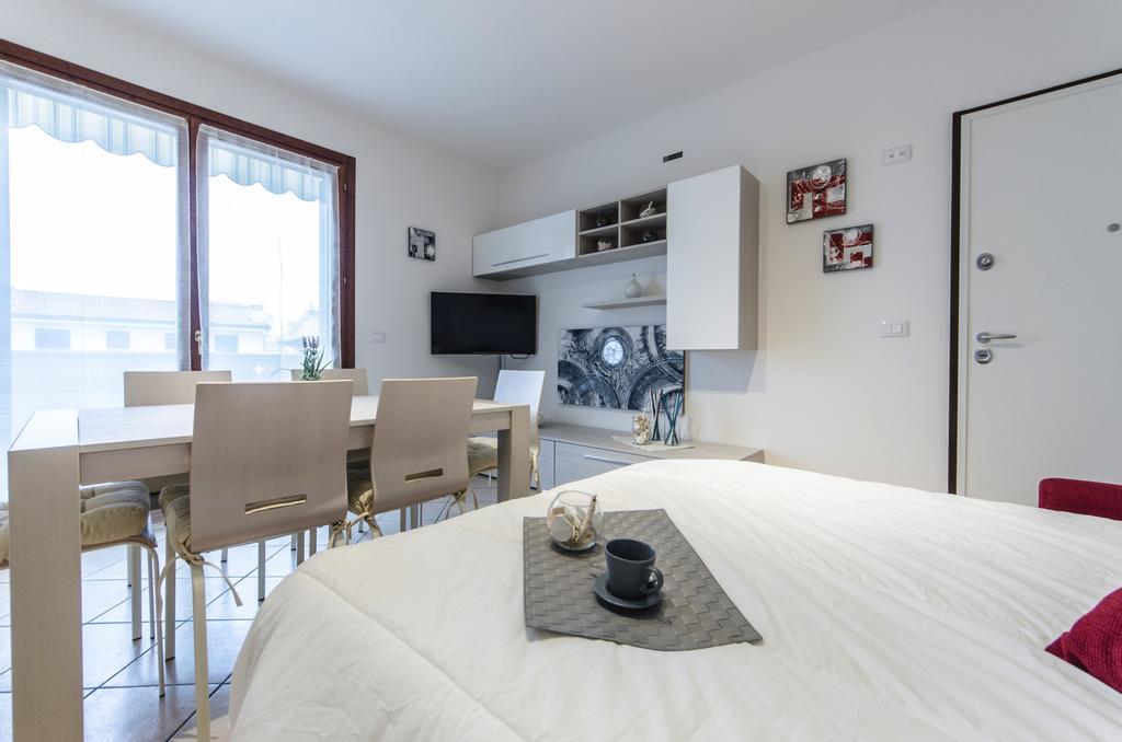 Residence Villaggio Dei Fiori Con Piscina E Posto Spiaggia Incluso 卡奥莱 外观 照片