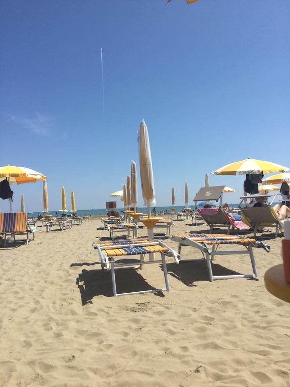 Residence Villaggio Dei Fiori Con Piscina E Posto Spiaggia Incluso 卡奥莱 外观 照片
